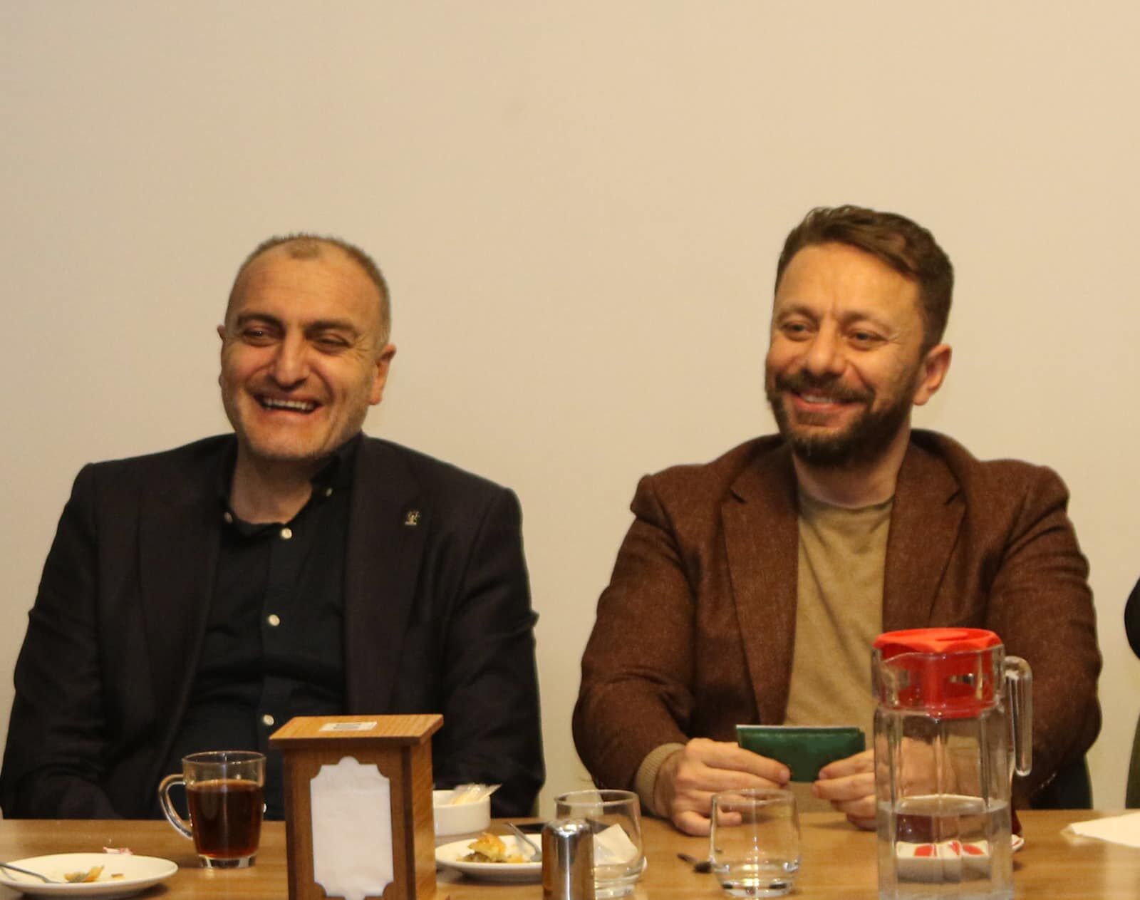 AK Parti Çamlıhemşin İlçe Başkanı Ömer Altun, ilçe başkanlığından istifa ederek, yerel seçimlerde partisinden belediye başkanı aday adayı oldu.