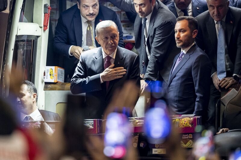 Yerel seçim çalışmaları için teşkilat mensuplarına talimat veren Erdoğan, burada yaptığı açıklamada şu ifadeleri kullandı: