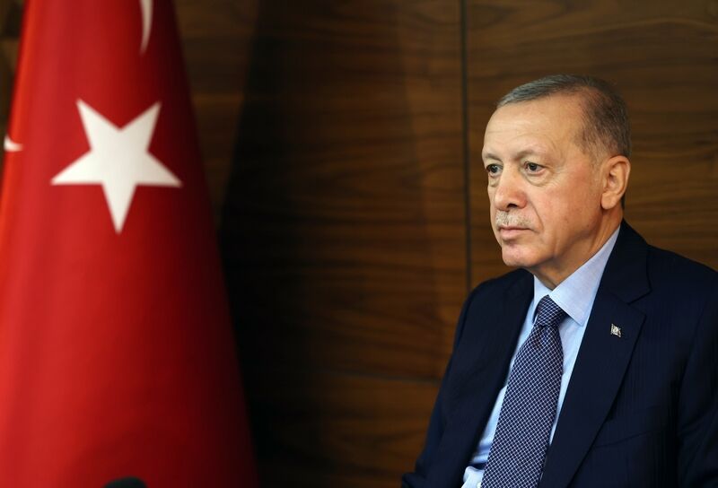 Burada camia ile bir araya gelen Erdoğan, memleketinin takımına başarılar diledi.