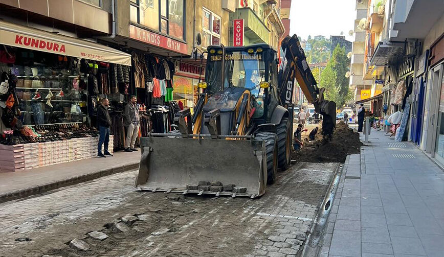 Rize'nin Çayeli ilçesinde bir süre önce duran doğalgaz çalışmaları tekrar başldı.

Başlayan çalışmlar kapsamında ilçe merkezi olarak bilinen Yenipazar ve Eskipazar mahallelerinda hat çekilmeyen kısımlarına gaz ulaştırışmadı hedefleniyor.

Çayeli Belediyesi ve doğalgaz çalışmalarını yürüten firma arasında geçtiğimiz aylarda sorunlar yaşanmış ve çalışmalar durmuştu.