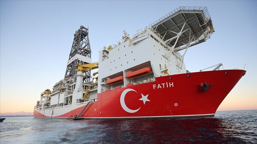Yüksek teknolojiye sahip dünyadaki ilk 5 gemi arasında yer alan Fatih, açık derin deniz (offshore deep gas) sondajı gerçekleştiriyor.