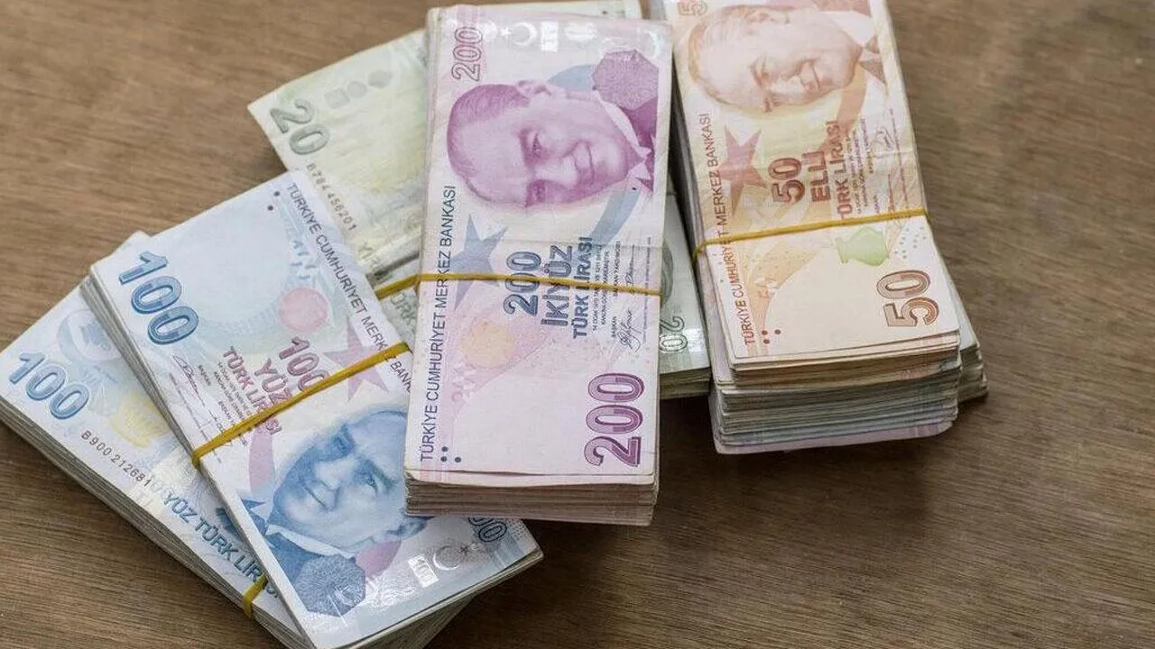 Yapı Kredi'nin müşterilere sunduğu diğer faydalar arasında online işlem kolaylığı, çeşitli kredi seçenekleri ve hızlı başvuru süreçleri yer alıyor.