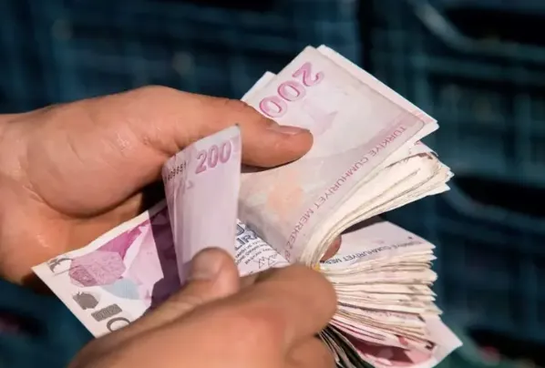 Bu düzenleme, emeklilerin yaşam standartlarını iyileştirmeyi hedefliyor. Şubat ayı maaşları, yeni zam oranları ve Hazine desteğiyle birlikte hesaplanarak emeklilere ödenecek.