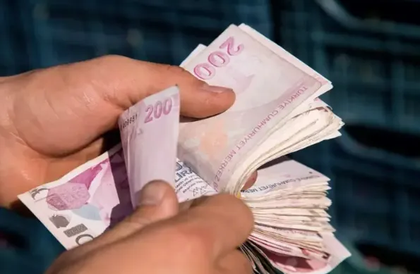 Fark ödemelerinin, Ocak ayının son haftası ile Şubat ayının ilk haftası arasında yapılması bekleniyor. Bu süreçte emeklilerin maaş hesaplarını düzenli olarak kontrol etmeleri önem taşıyor.