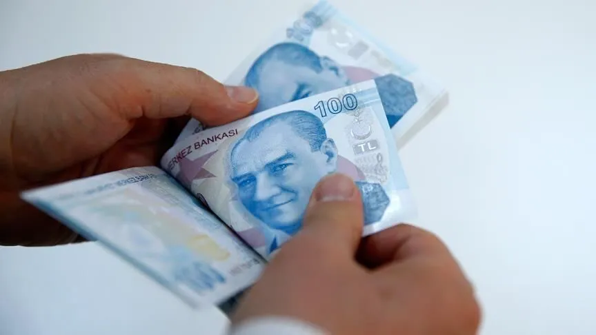 <p>Kimler yararlanabilir?<br />
<br />
Bu kampanyalar genellikle yeni müşterilere özel olarak sunuluyor. Bazı bankalar, faizsiz kredi başvurularını mobil uygulama üzerinden müşteri olma şartına bağlayarak kabul ediyor.<br />
<br />
Faizsiz krediler vatandaşlara nefes aldırıyor<br />
<br />
Faizsiz kredi limitlerinin artırılması, özellikle yüksek faiz oranlarından etkilenen vatandaşlar için önemli bir nefes alma fırsatı sunuyor. Bankaların bu kampanyaları, acil nakit ihtiyacını karşılamanın yanı sıra, bayram öncesinde yaşam kalitesini artıracak önemli finansal adımlar arasında yer alıyor.<br />
<br />
Detaylı bilgi ve başvuru için ilgili bankaların resmi web siteleri ve mobil uygulamaları ziyaret edilebilir.</p>

<p><button data-bs-toggle="dropdown" name="socialDropdownButton" title="socialDropdownButton" type="button"></button></p>