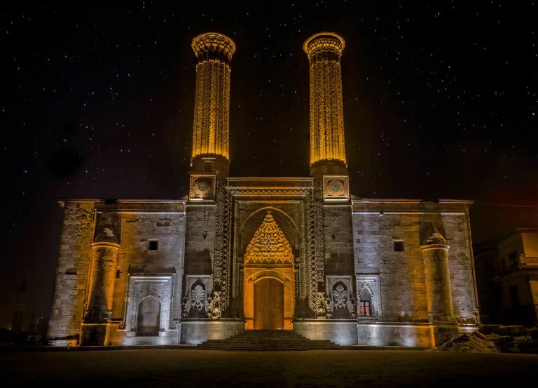 Çifte Minareli Medrese Hatuniye Medresesi Erzurum 1 768X553