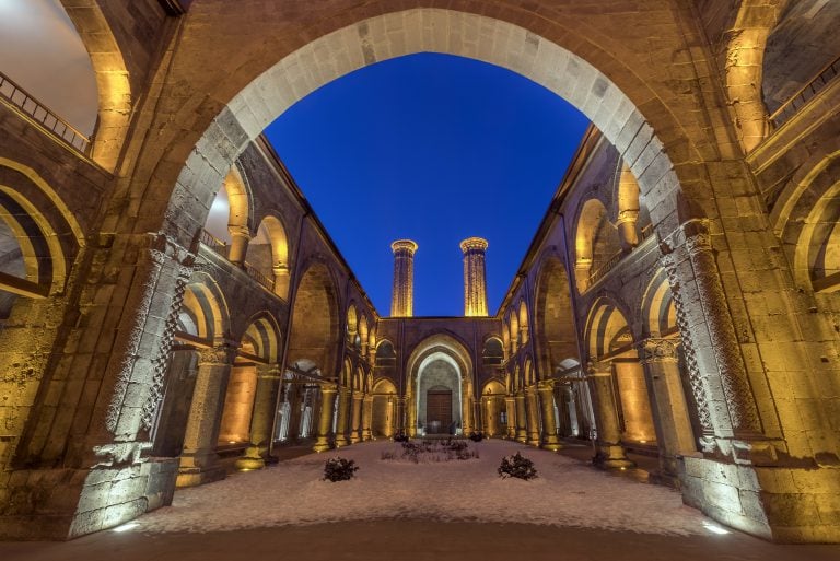 Çifte Minareli Medrese Hatuniye Medresesi Erzurum 768X513