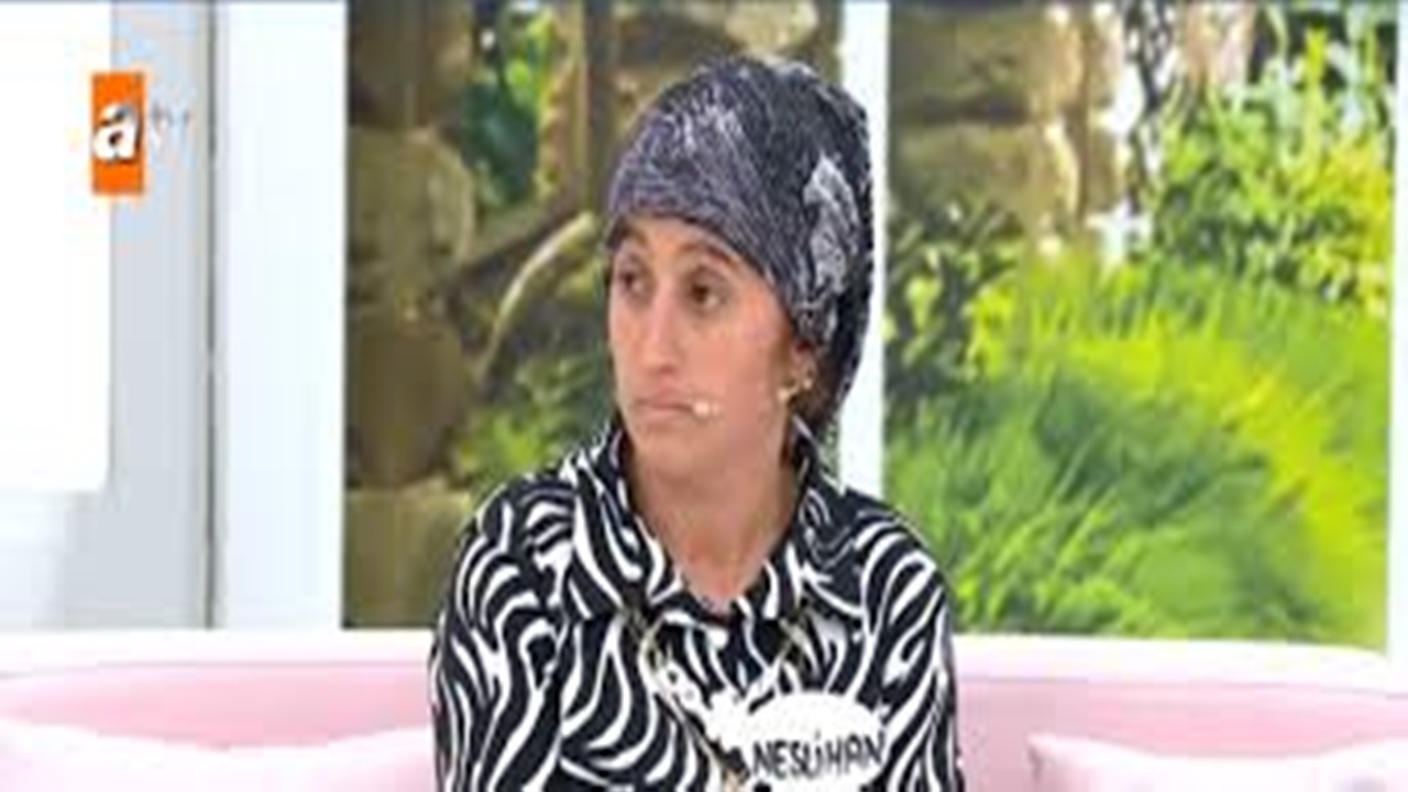 Esra Erolda Hayrete Dusuren Olay Ablam Kocama Goguslerinin Fotografini Atti Dedi 2