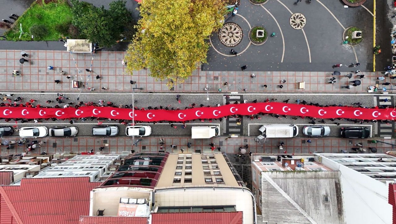 100 Metrelik Türk Bayrağı Rize’de Dalgalandı