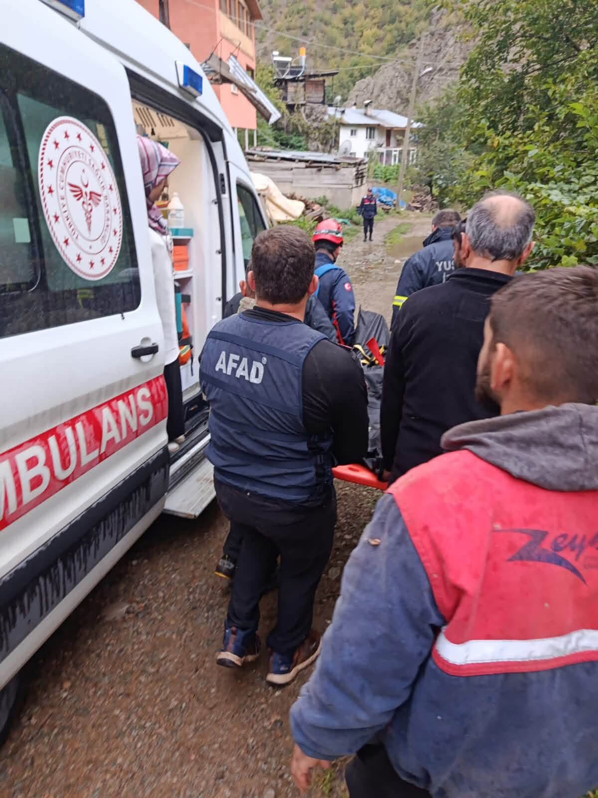 Uçuruma yuvarlanan otomobilin sürücüsü öldü