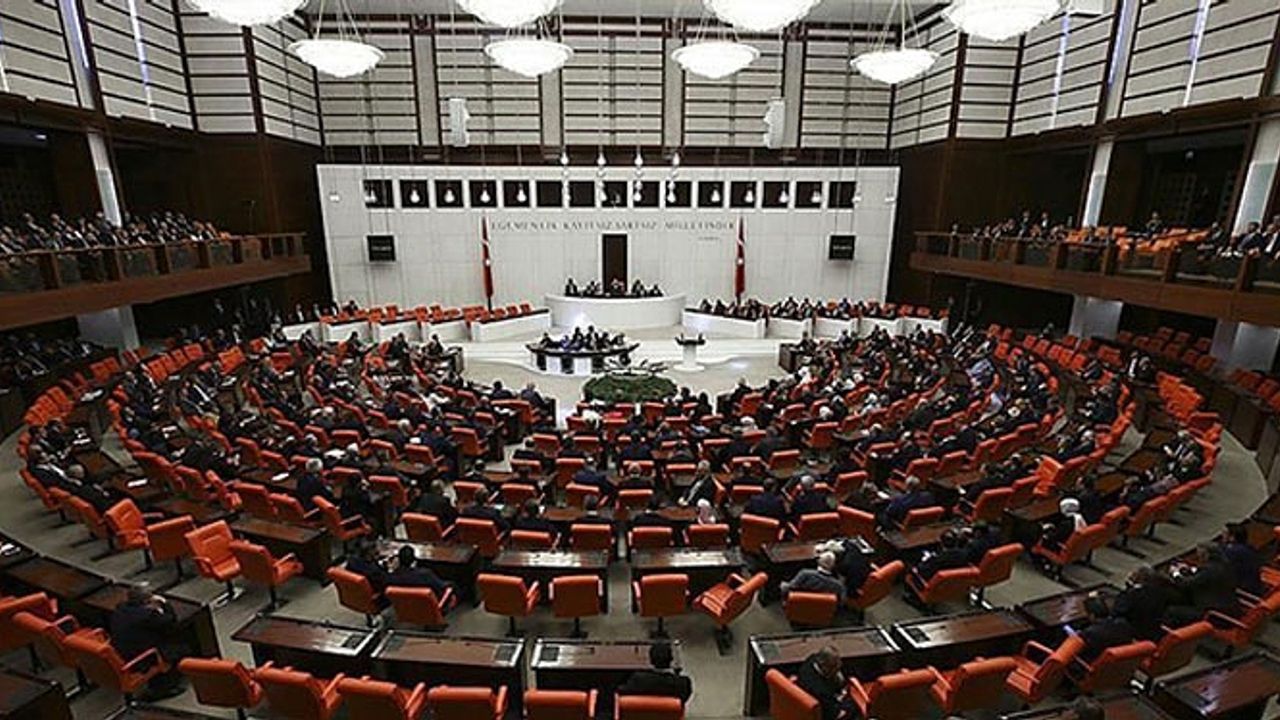 'Eşit temsiliyet' kanunu AK Parti ve MHP oylarıyla reddedildi