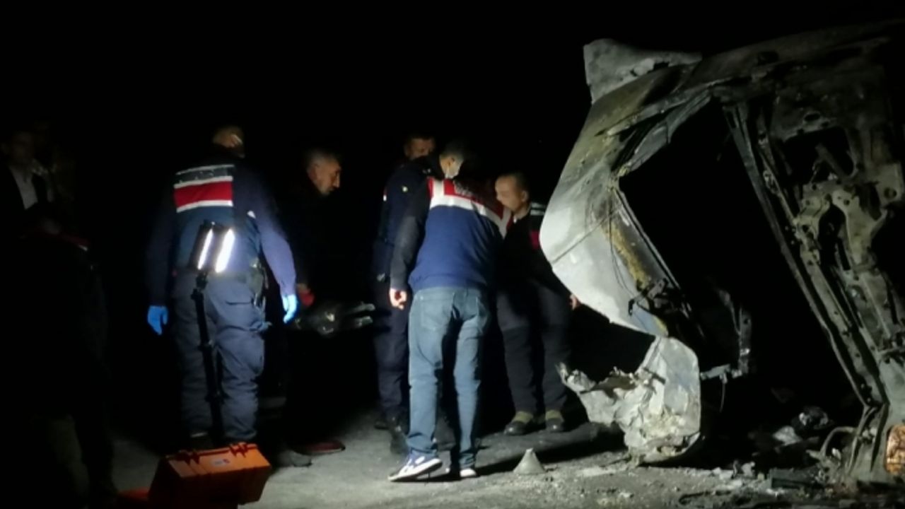 Çorum'da devrilerek alev alan tırda sıkışan 2 kişi öldü