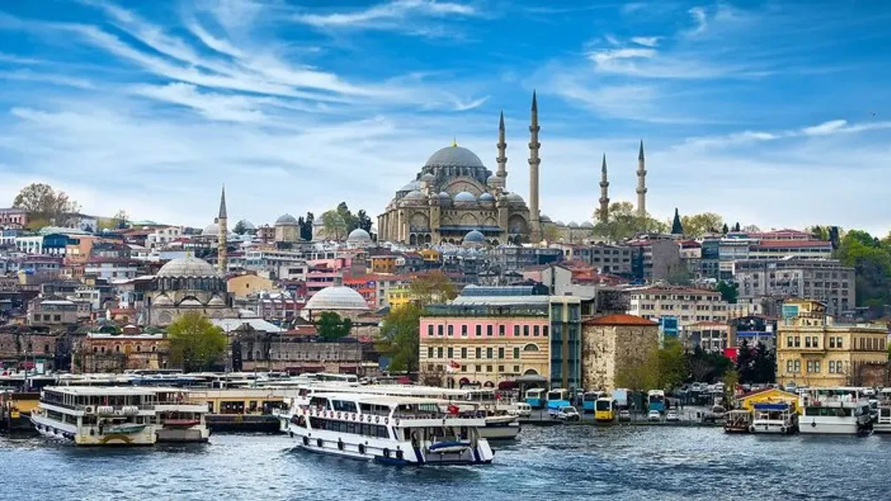 Eminönü Gezilecek Yerler - Eminönün’de Gezilecek Sokaklar, Fotoğraf Çekilecek Yerler ve Tarihi Turistik Mekanlar