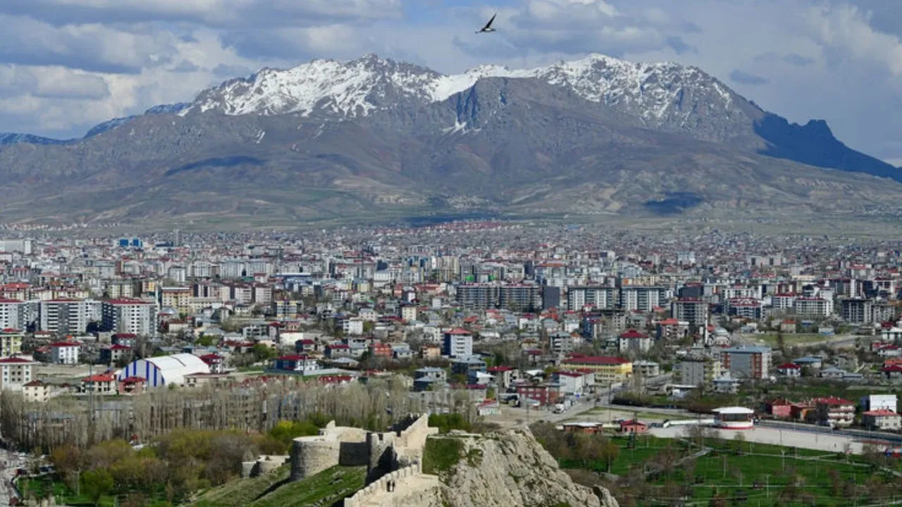TÜİK açıkladı işte Van’ın nüfus dağılımı: kaç kişi yaşıyor, kaçı erkek, kaçı kadın?