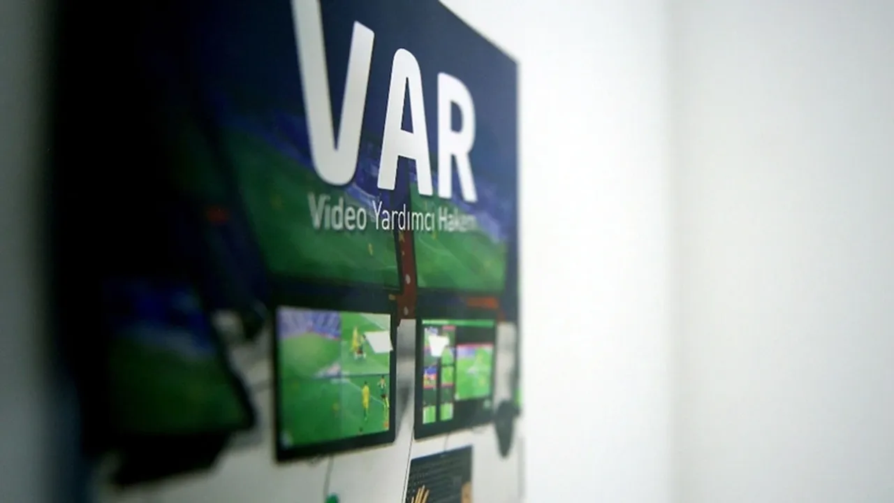 Alanyaspor - Fenerbahçe karşılaşmasının Video Yardımcı Hakemi (VAR) açıklandı