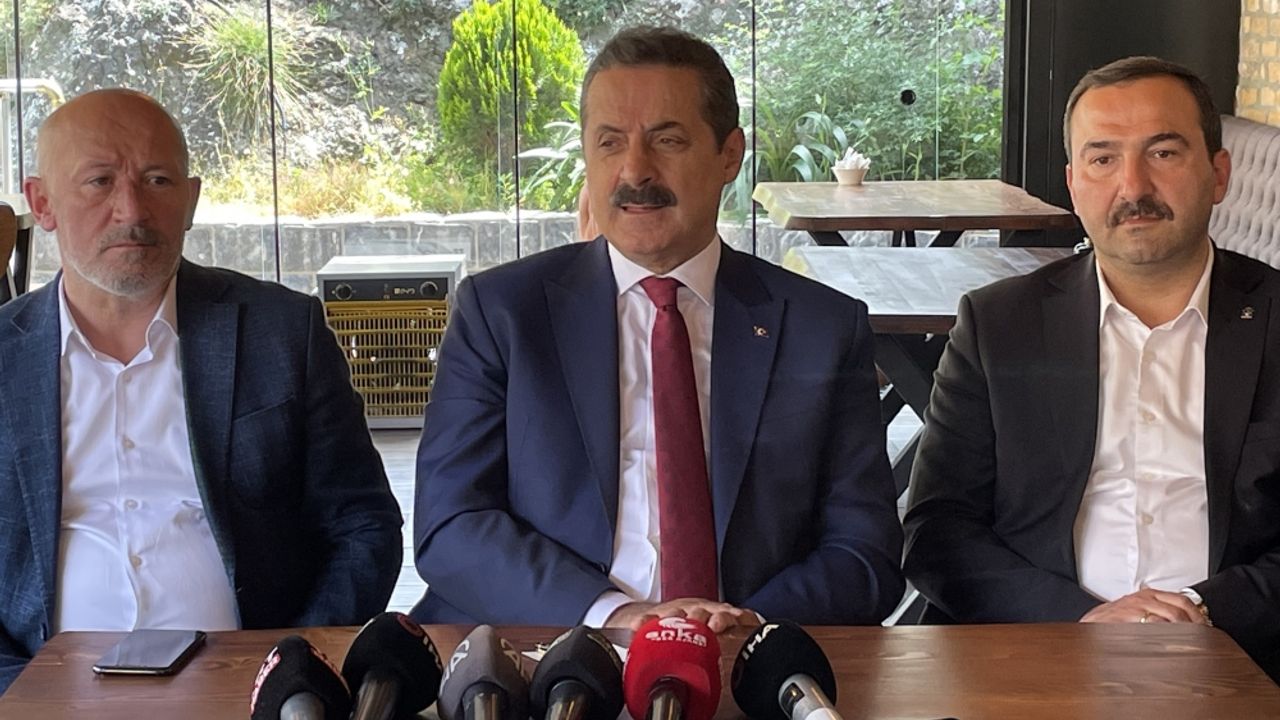 AK Parti Artvin Milletvekili seçilen Faruk Çelik, basın toplantısı düzenledi: