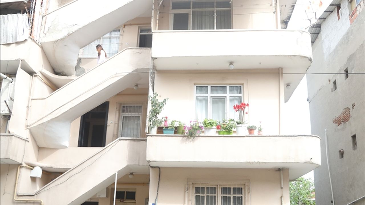 Samsun'da 3. kattaki dairenin penceresinden düşen kişi yaşamını yitirdi