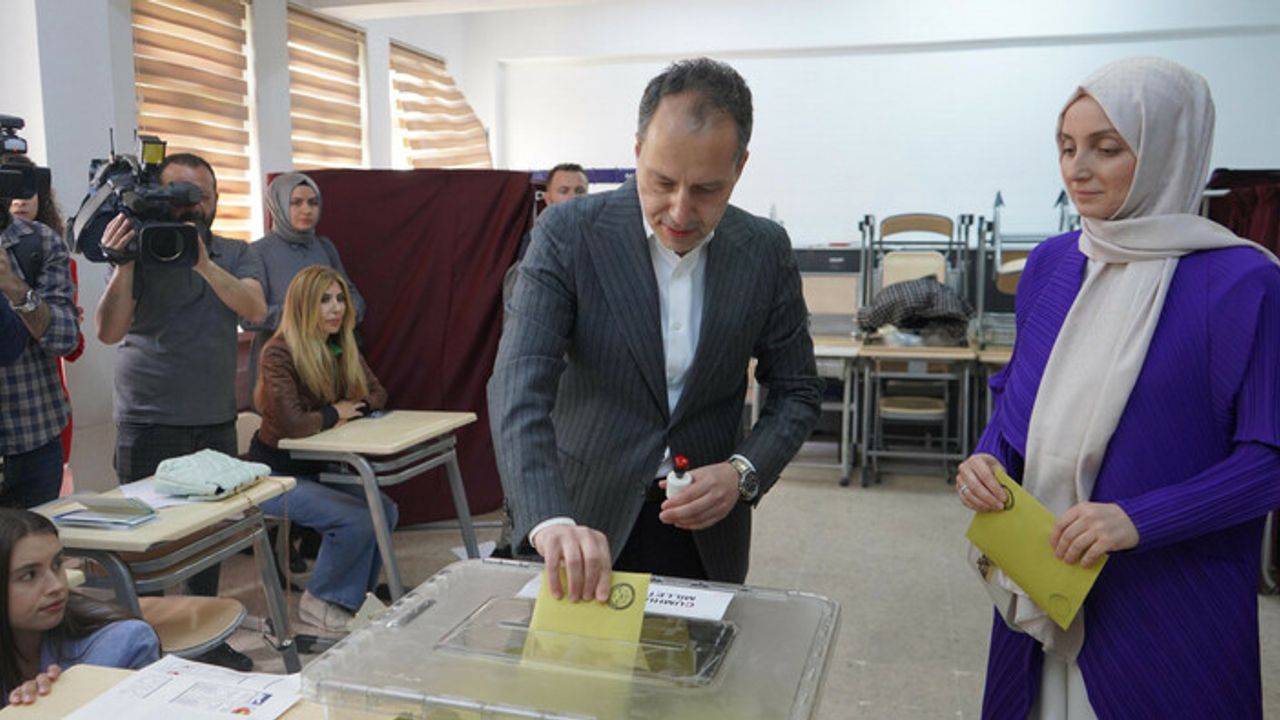 Fatih Erbakan, ilk kez parti lideri olarak oy verdi