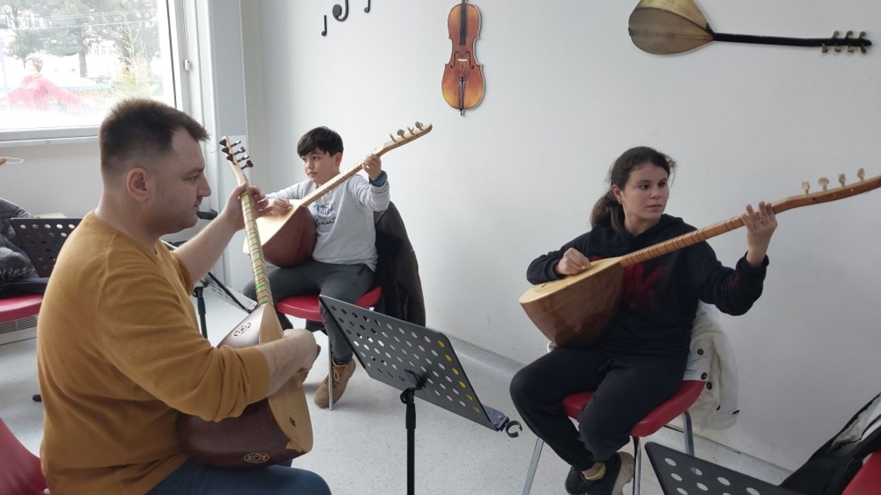 Bafra Gençlik Merkezinde müzik eğitimi veriliyor