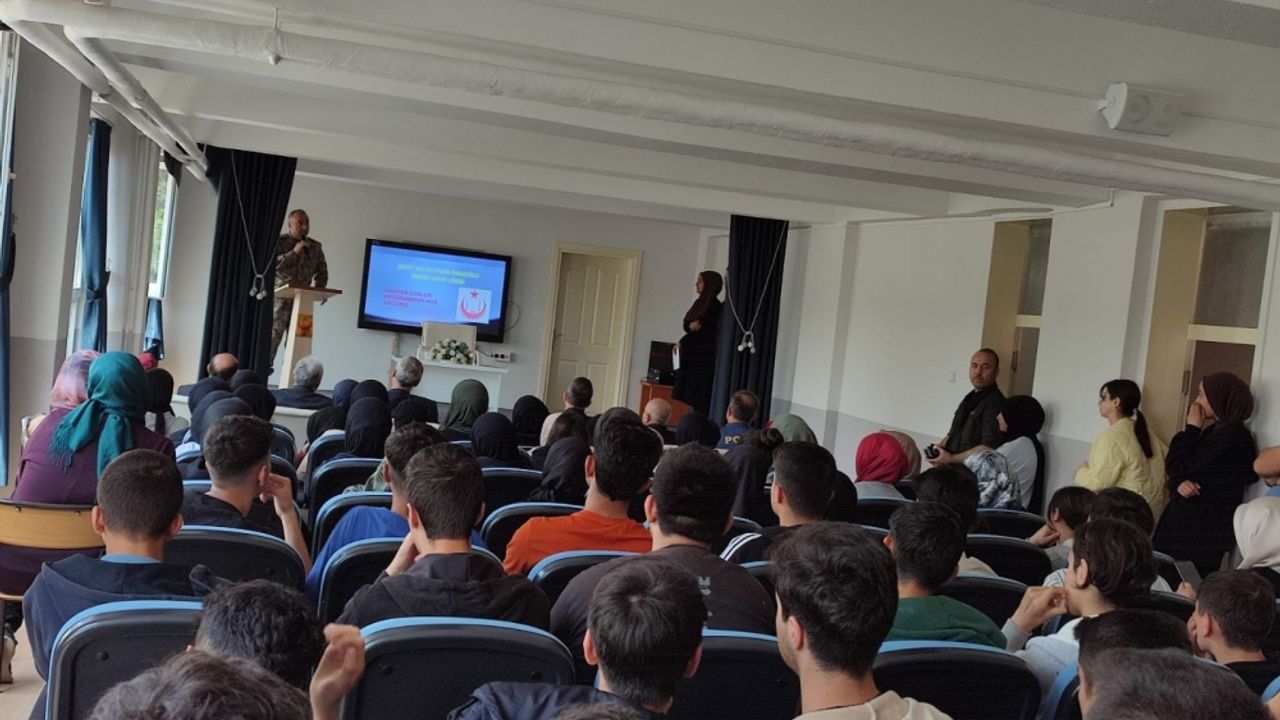 Özel Harekat Başkanı Selami Türker, Çorum'da öğrencilerle buluştu