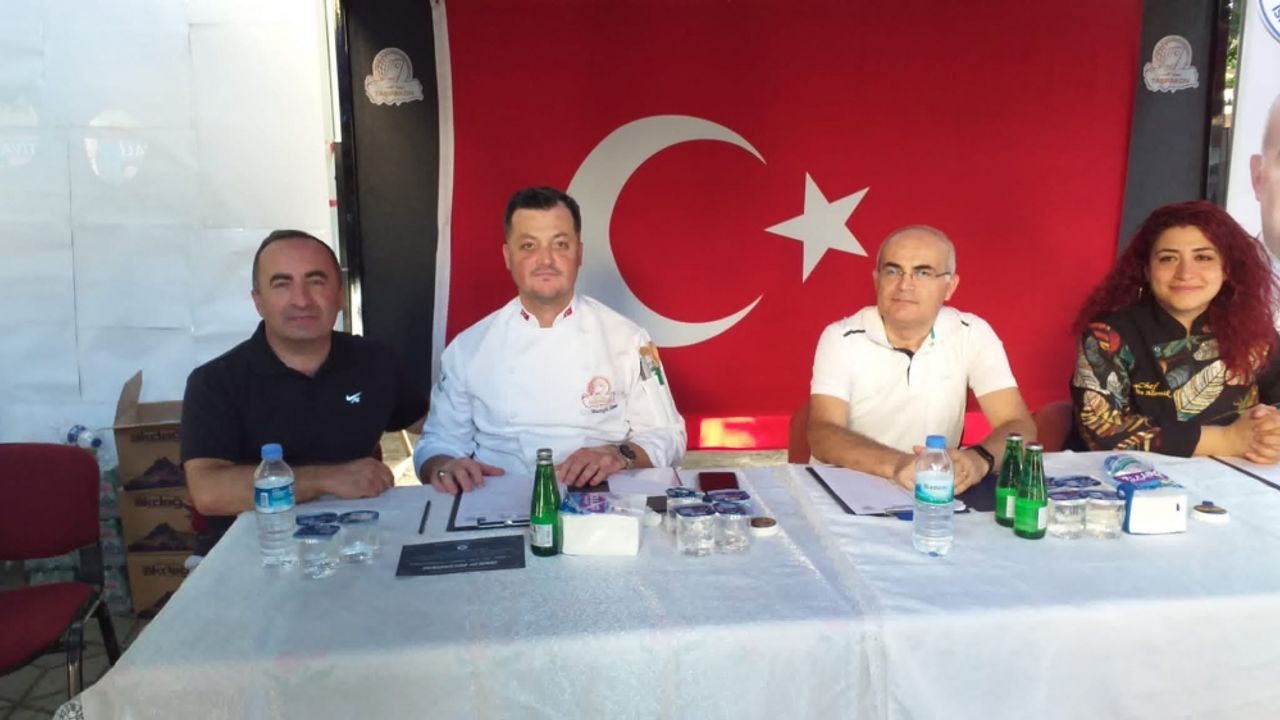 Çorum'da 4. Geleneksel İskilip Dolma, Turşu, Çilek Festivali başladı