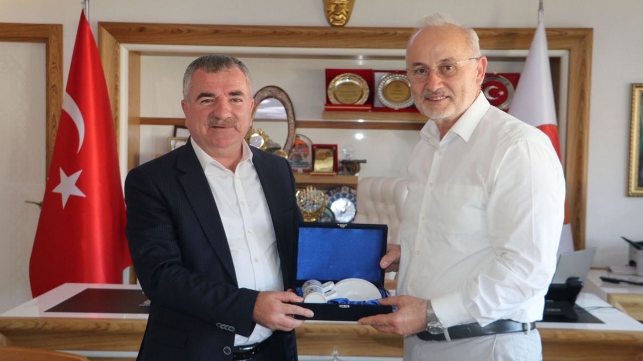 OMÜ Rektörü Ünal'dan Havza Belediye Başkanı Özdemir'e ziyaret