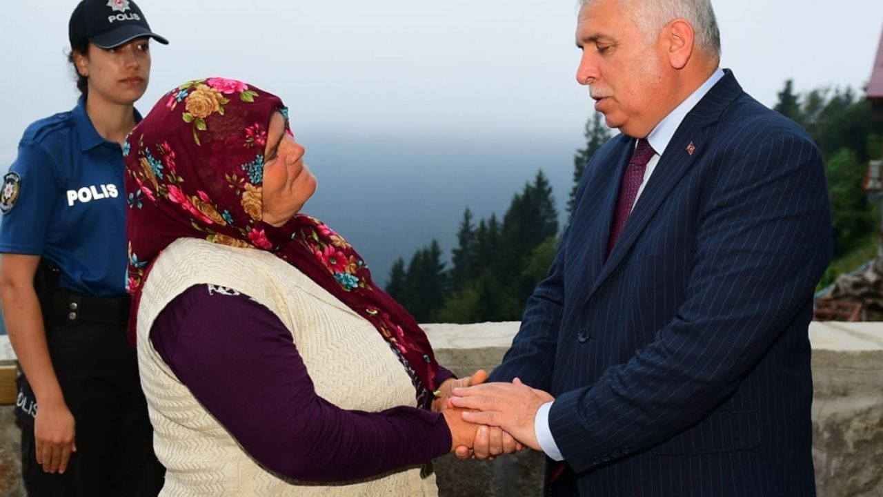 Trabzon Valisi Yıldırım, şehit Eren Bülbül'ün kabrini ziyaret etti