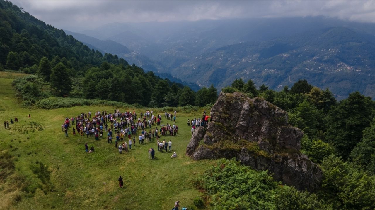 Trabzon'da 3 ilçe işbirliğinde "İzmiş Şenliği" düzenlendi