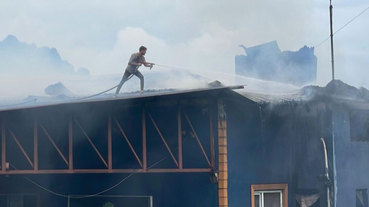 Rize'de çay fabrikasında çıkan yangında bir kişi dumandan etkilendi