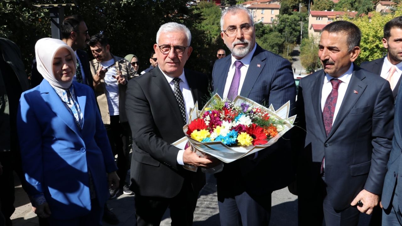 Çalışma ve Sosyal Güvenlik Bakanı Işıkhan, Zonguldak'ta ziyaretlerde bulundu