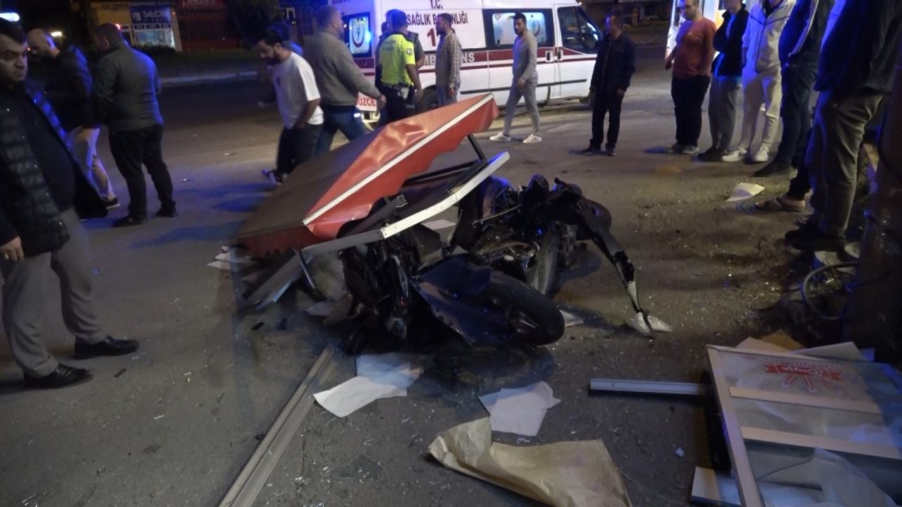 Düzce'de otomobile çarpan motosikletteki 2 kişi yaralandı