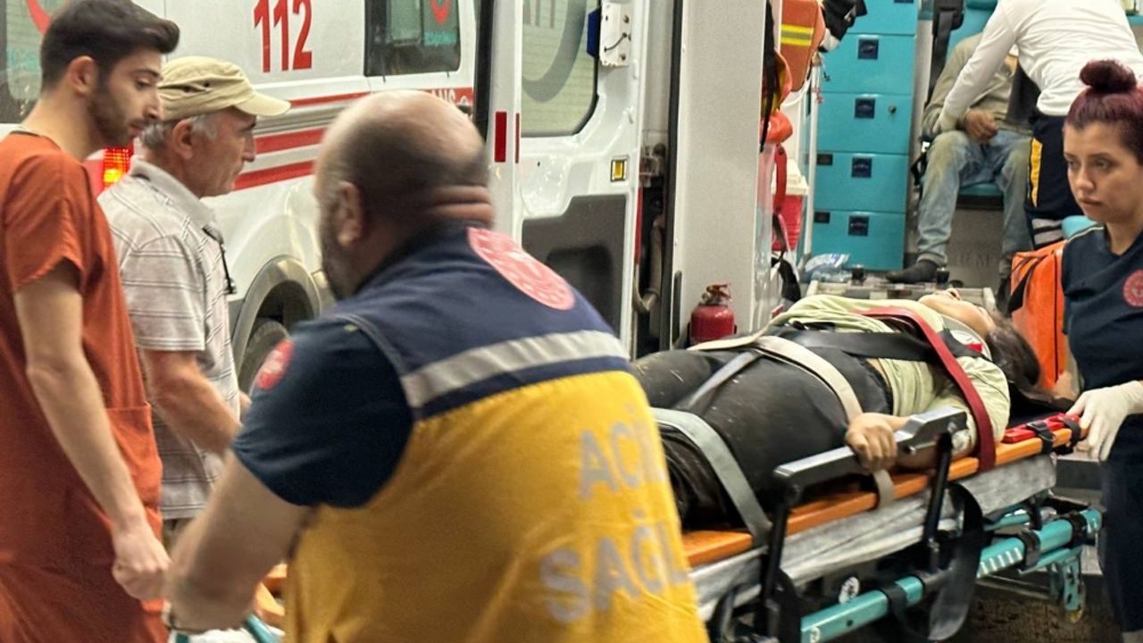 GÜNCELLEME - Düzce'de traktör römorkunun devrilmesi sonucu 16 kişi yaralandı