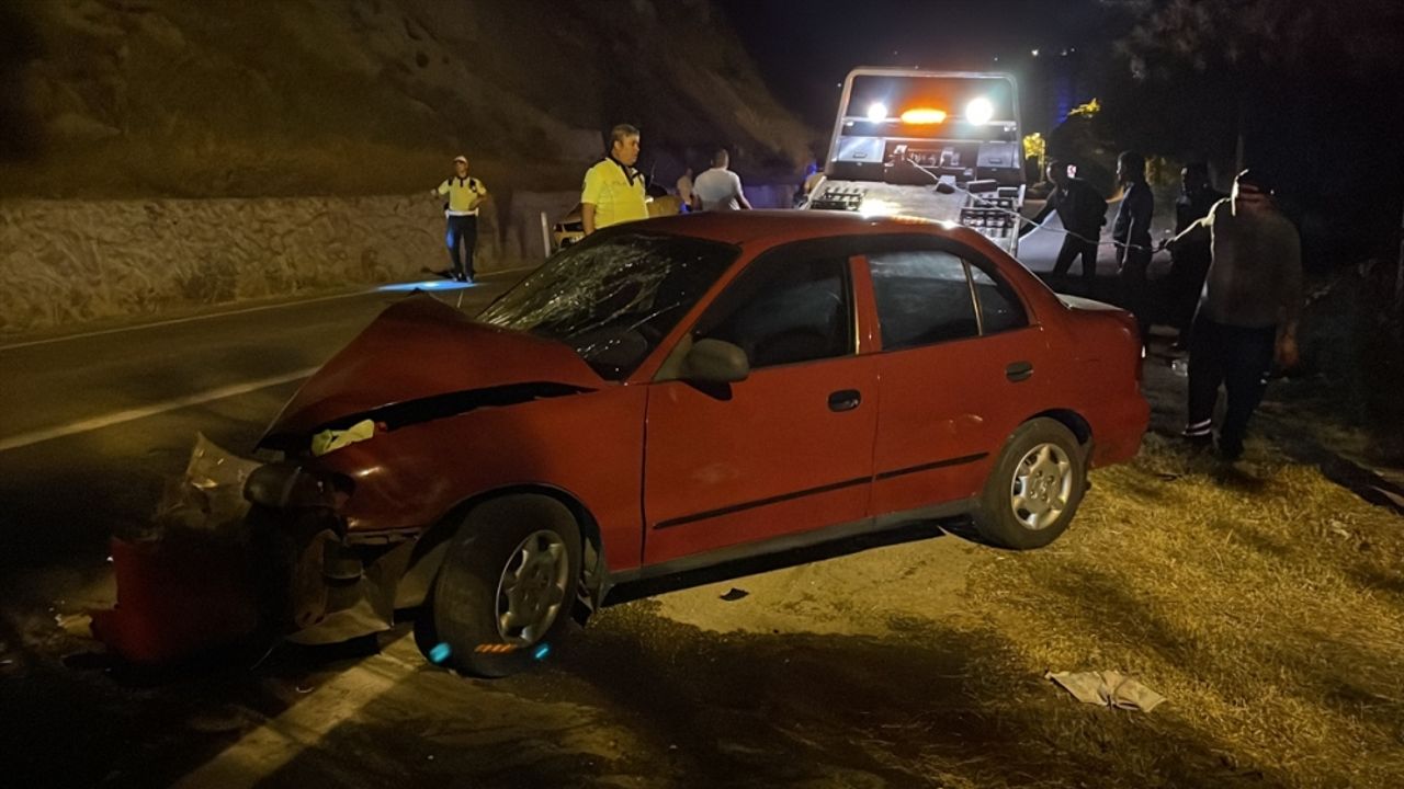 Karabük'te otomobil ile ticari taksi çarpıştı, 3 kişi yaralandı