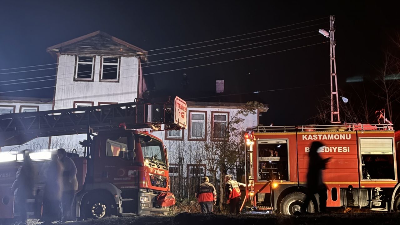 Kastamonu'da çıkan yangında bir ev zarar gördü