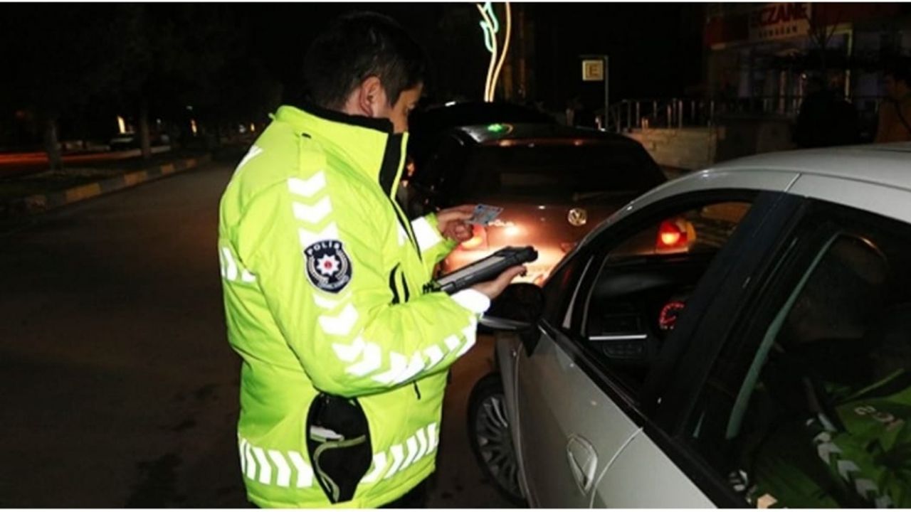 Samsun'da trafik denetimlerinde 22 sürücüye para cezası uygulandı