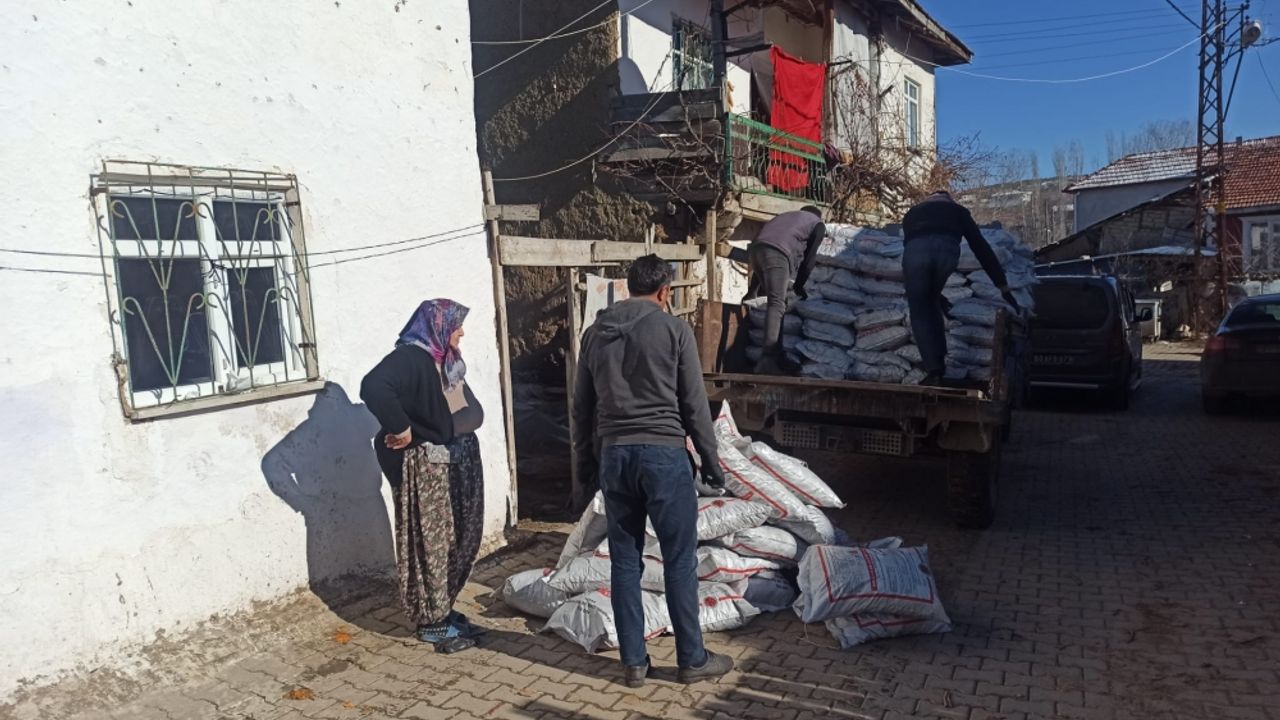 Sulusaray'da 677 aile ücretsiz kömür dağıtıldı