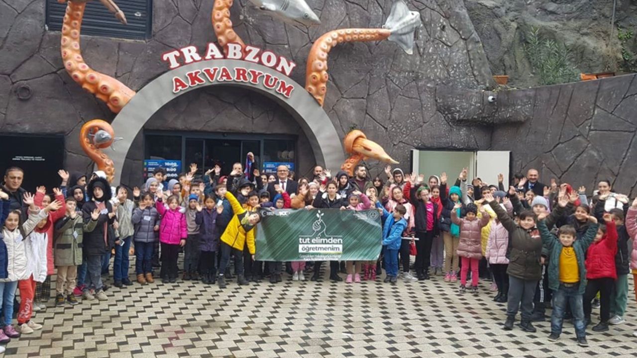 Trabzon’da Tut Elimden Öğretmenim Projesi ile Öğrencilerle Gönül Köprüleri Kuruluyor