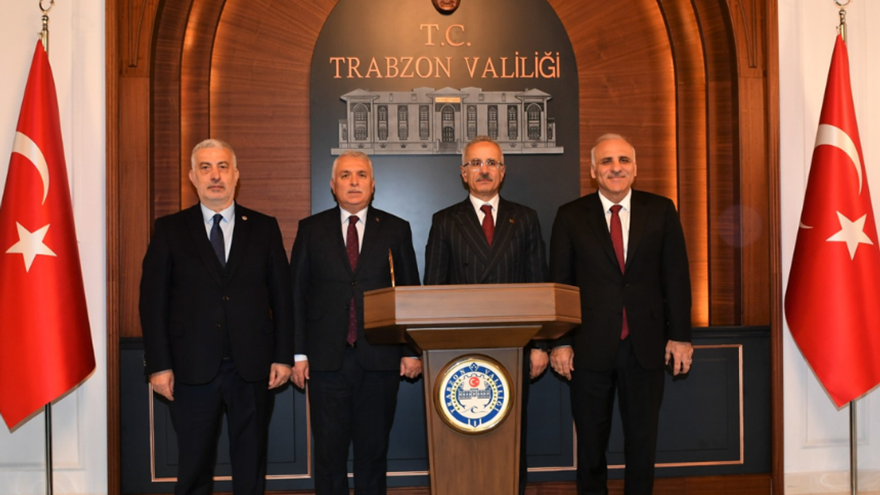Ulaştırma ve Altyapı Bakanı Abdulkadir Uraloğlu  Trabzon Valiliğini Ziyaret Etti
