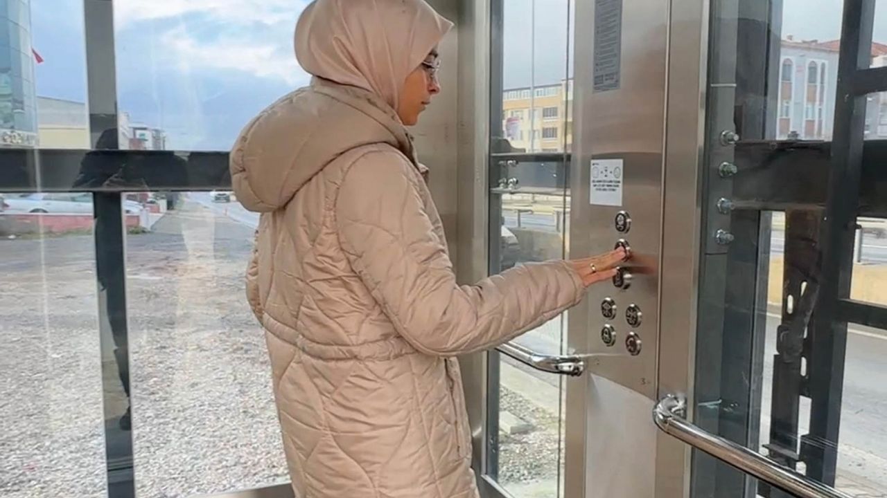 Bafra'da Şehit Ramis İleri Üst Geçidindeki asansör hizmete sunuldu