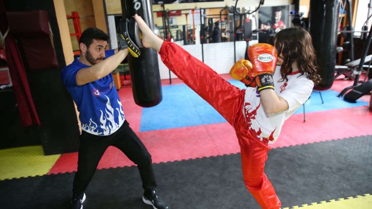 Kick boksçu Beril Özgül, madalya kazanınca baygınlık geçirdiği anı anlattı: