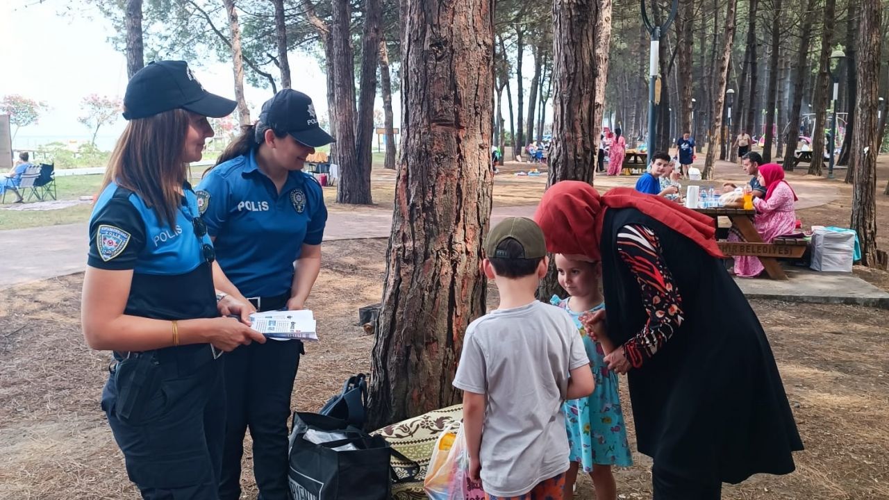 Samsun’da polisten vatandaşlara "Tedbiri Bırakma, Akıntıya Kapılma" uyarısı