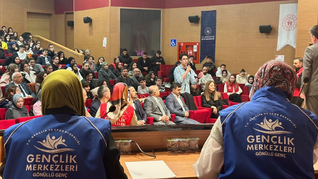 Çorum'da "Gençlik Politika Belgesi Vizyon Çalıştayı" yapıldı