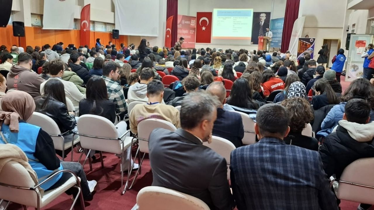Sinop'taki çalıştayda gençlerin fikirleri alınarak sorun ve talepleri dinlendi