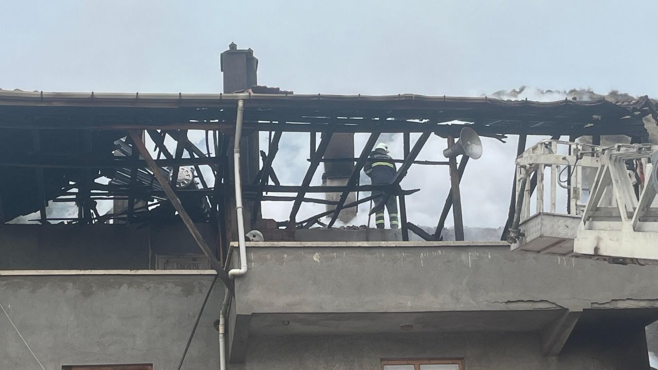 Osmancık'ta bir evde elektrik kontağından yangın çıktı