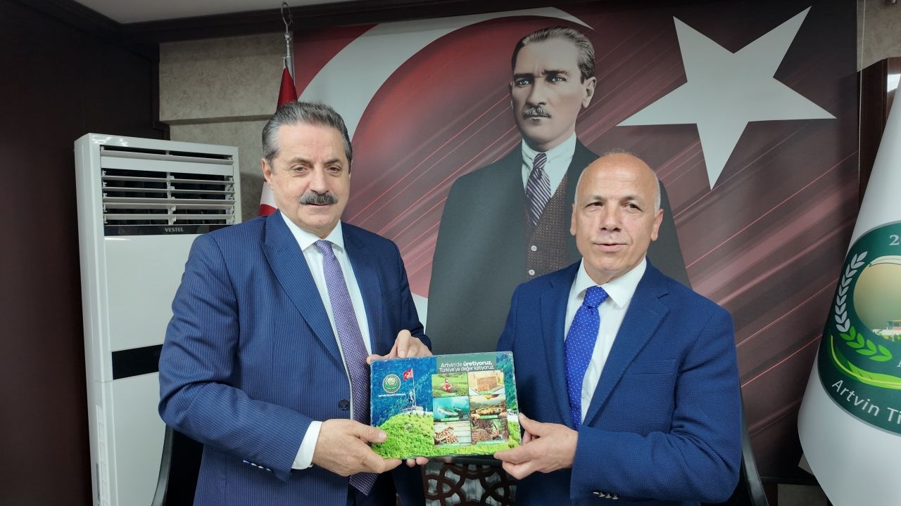 AK Parti Artvin Milletvekili Çelik Ticaret Borsası'nı ziyaret etti