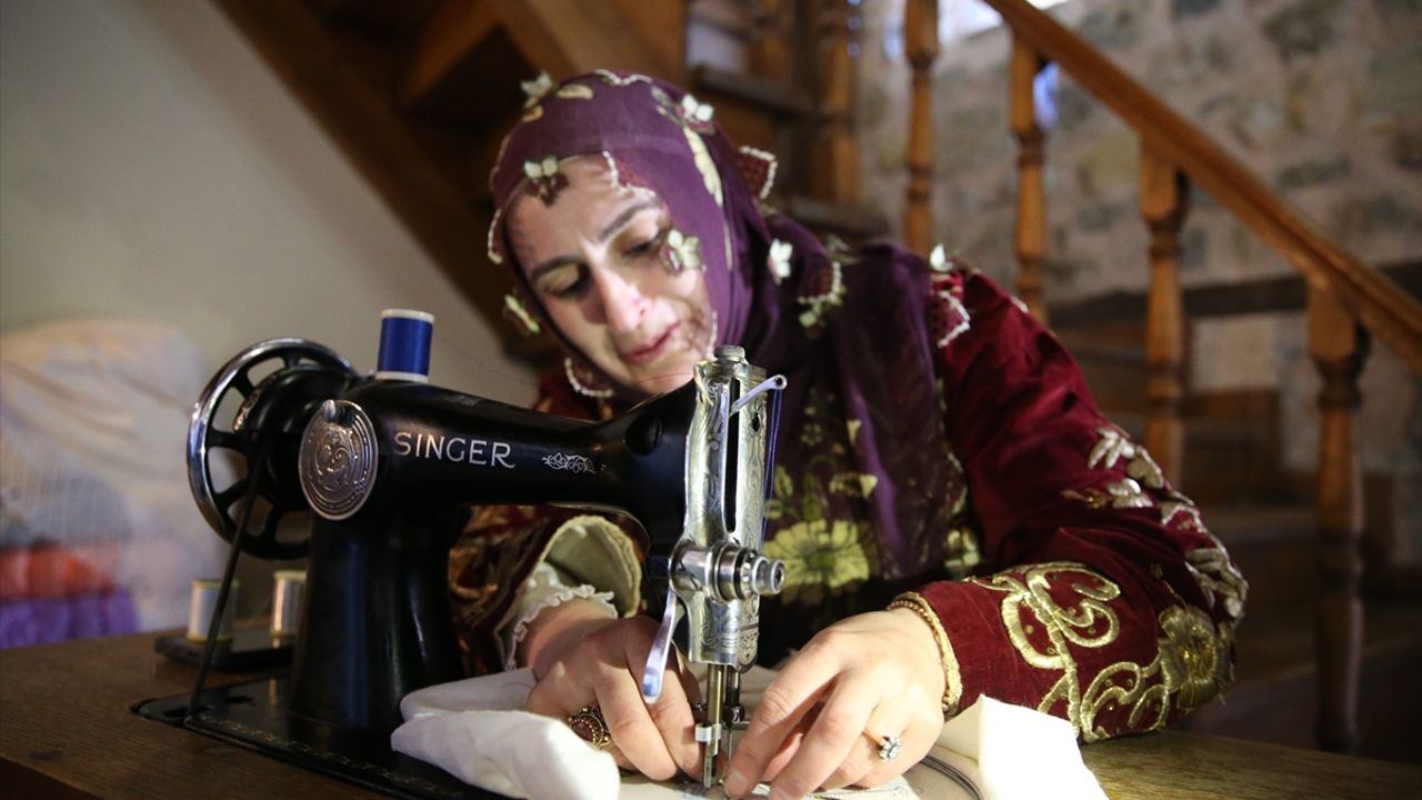 Kastamonu'da "Türk Aile Yapısında Çeyiz ve Gelinlikler" Sergisi ile Paneli düzenlendi