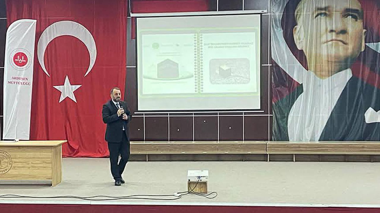 Rize’de 2025 yılı Hac seminerleri 2. gün düzenlenen eğitimlerle sona erdi