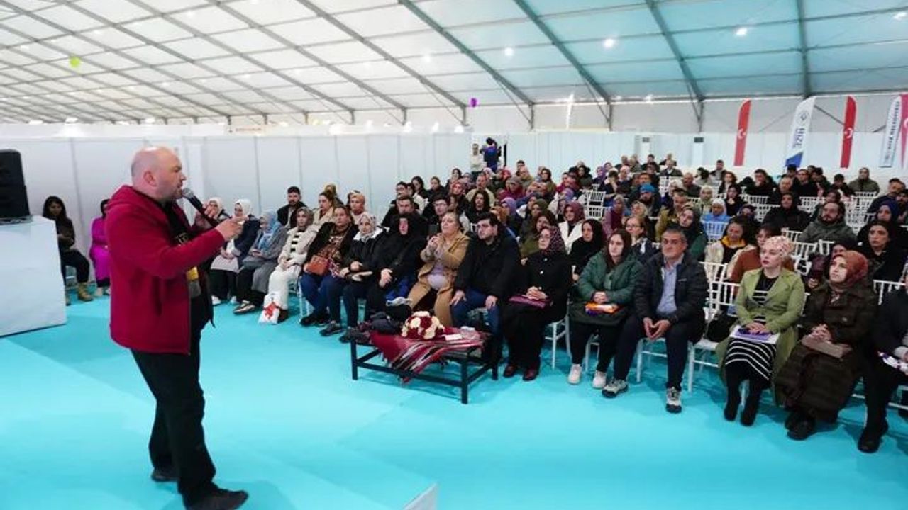 Talha Uğurluel, 2. Rize Kitap Fuarı’nda Okurlarıyla Buluştu
