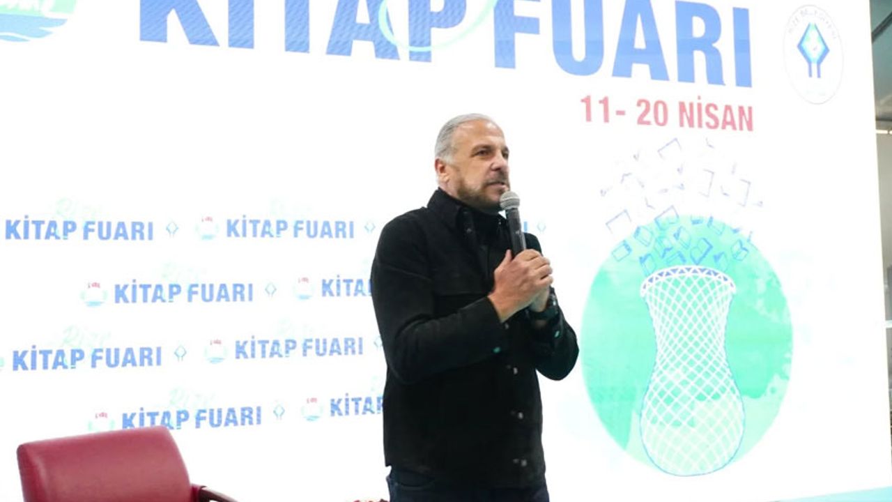 Mete Yarar Rize Kitap Fuarı’nda: “Güçlü bir ordu, güçlü bir Türkiye demektir”