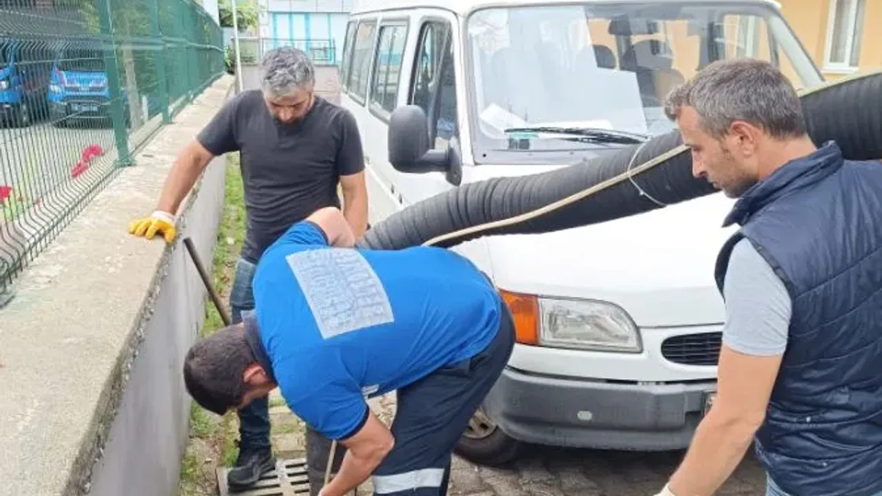 Beşikdüzü Belediyesi'nden İlçe Merkezine Temizlik ve Bakım Atağı!